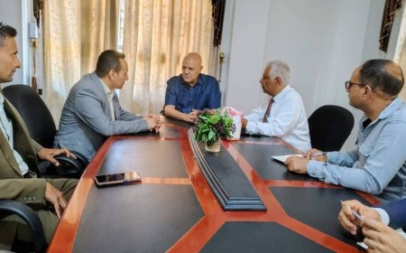 محافظ تعز  يزور الجهاز المركزي للرقابة والمحاسبة ويؤكد على تعزيز الشفافية وحماية المال العام 