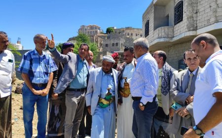 وكيل محافظة تعز يتفقد مشروع الصرف الصحي في وادي التبدد ويوجه بحماية أراضي الدولة