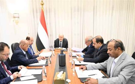 الرئيس العليمي يرأس اجتماعا حكوميا مصغرا لدعم جهود التعافي وانتظام الرواتب وامدادات الخدمات