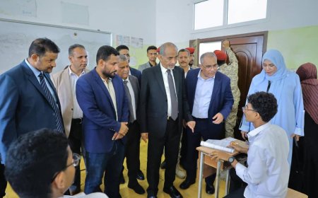 عضو الرئاسي الصبيحي والوزير العبادي يدشنان اختبارات الثانوية العامة في المحافظات المحررة من العاصمة المؤقتة عدن 