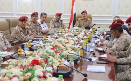 وزير الدفاع يترأس اجتماعاً للمجلس الأعلى للأكاديمية العسكرية العليا في عدن 