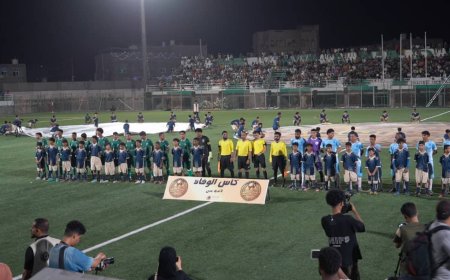 افتتاح استثنائي لبطولة كأس الوفاء في عدن وسط حضور جماهيري كبير وتعادل الوحدة والميناء