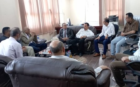 رئيس جامعة عدن يناقش تطوير الأداء الأكاديمي بكلية العلوم الإدارية ومركز غرامة