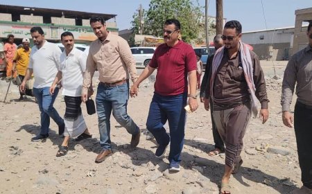 الممول من "مؤسسة السعيد للسيراميك"..مدير عام المنصورة يدشن مشروع "إعادة تأهيل دوار بئر فضل" بشارع الخمسين