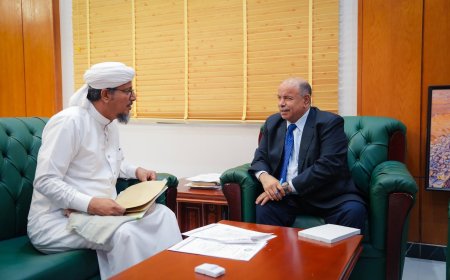 الخنبشي يطلع على نشاط كلية المجتمع بالشحر وجهودها في إعداد الكفاءات المهنية