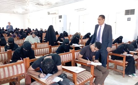 في جامعة عدن.. عميد اللغات والترجمة يتابع سير الامتحانات ويؤكد جاهزية الكلية