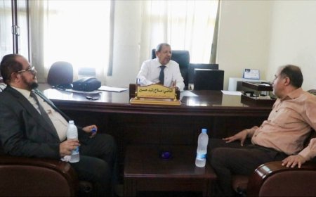 رئيس مجلس القضاء الأعلى يتفقد العمل بعدد من المحاكم والنيابات بالعاصمة عدن
