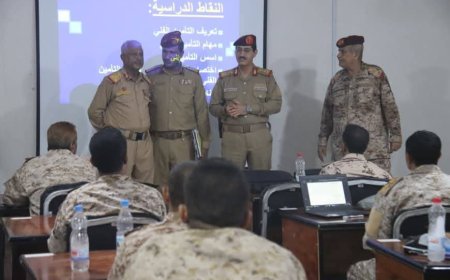 وزير الدفاع يطلع على سير العملية التعليمية في الأكاديمية العسكرية العليا 