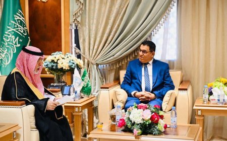 المستشار الثقافي بالرياض يبحث مع رئيس جامعة الإمام محمد بن سعود تعزيز التعاون الأكاديمي