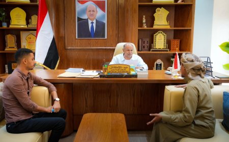 عضو مجلس القيادة محافظ حضرموت يطلع على أوضاع متعاقدي المحاكم ويؤكد اهتمام السلطة المحلية بمعالجة قضاياهم