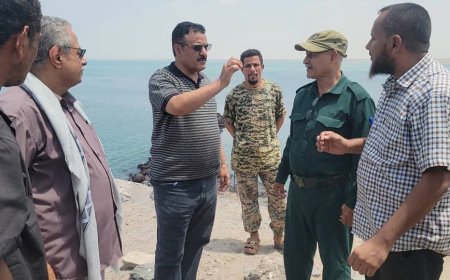 خلال زيارته التفقدية للمنطقة.."الداؤودي" يؤكد على معالجة مشكلة ضعف وانقطاعات المياه بمنطقة فقم في مديرية البريقة