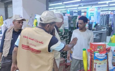 الصناعة تستدعي ٣ مخالفين للنيابة في حملة رقابية حازمة استهدفت أسواق التواهي