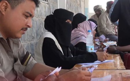 بدعم سعودي الخلية الإنسانية توزّع سلالًا غذائية في ريف المخا