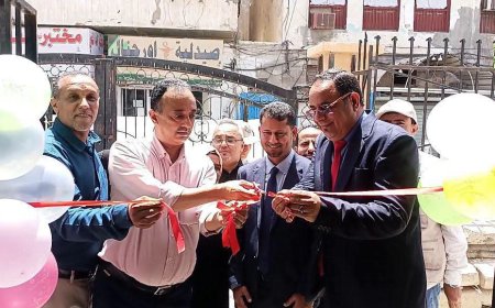 مدير صحة عدن يدشن مشروع تشغيل منظمومة الطاقة الشمسية لمجمع الميدان الصحي مقدمة من مؤسسة منى الرحمة الخيرية