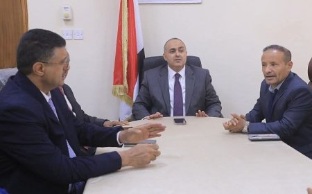اللجنة المشتركة تطلع على سير عمل فرع البنك المركزي بمأرب