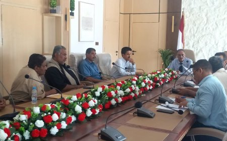 لجنة المناقصات بشبوة تقر إرساء مناقصات لتوريد أدوية ومستلزمات طبية لمركزي الأورام والكلى