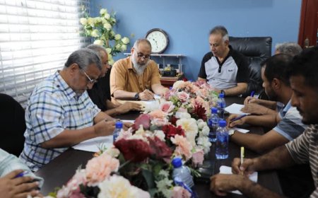فتح مظاريف مناقصتي تعشيب وصيانة ممشى المعلا (الدكة) وترميم وتأهيل المجمع الصحي بالمعلا