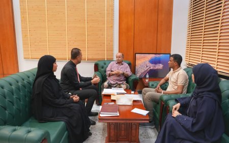 عضو مجلس القيادة محافظ حضرموت يتسلّم مخرجات ورشة موسم البلدة ويشدد على تحويله إلى رافد تنموي مستدام