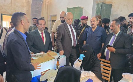 محافظ تعز يتفقد المتحف الوطني ويوجه بتشكيل لجنة مشتركة لحصر وتصنيف الوثائق التاريخية.