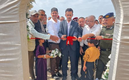 وكيل حضرموت الجيلاني يسلم قرية ابتسام الخيرية السكنية للمستفيدين من المشروع 
