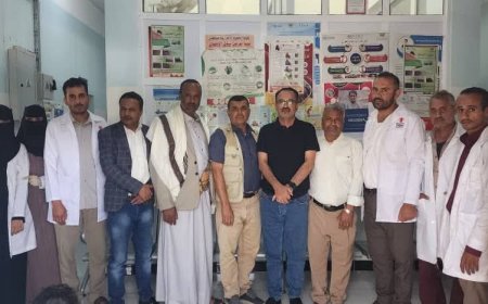 مدير الصحة بتعز يزور مديرية سامع 
