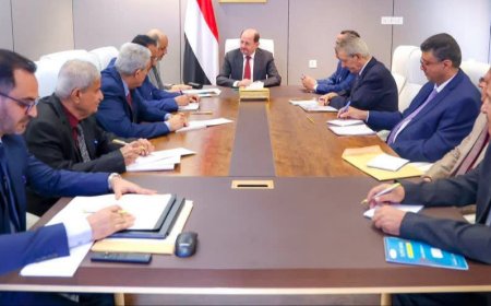رئيس الوزراء يعقد اجتماعاً بقيادة وزارة المالية والمصالح الإيرادية التابعة لها