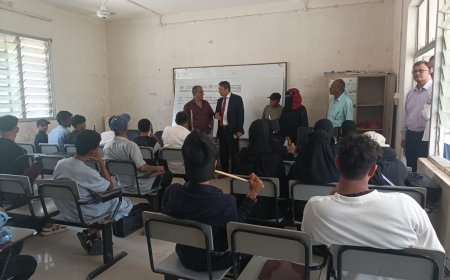 وزير الثقافة والسياحة يقوم بزيارة تفقدية لمعهد جميل غانم للفنون الجميلة للاطلاع على سير العمل الاكاديمي داخل المعهد .