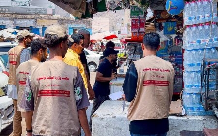بن جرادي ينفذ نزولًا ميدانيًا لضبط الأسعار في أسواق مديرية صيرة ويؤكد استمرار الحملات الرقابية