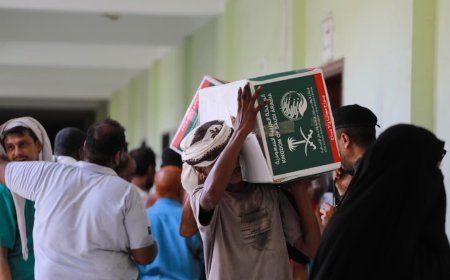 مركز الملك سلمان للإغاثة يوزع أكثر من 272 طناً من المواد الغذائية في عدن