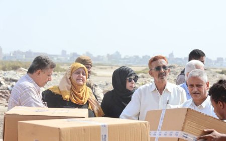 حاويات الموت.. نيابة الصناعة تُتلف حاوية أدوية أطفال مخالفة كانت تهدد حياتهم في عدن