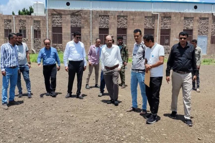 بيبك يزور نادي الشروق بالمعافر ويتفق على استكمال مشروع تعشيب الملعب