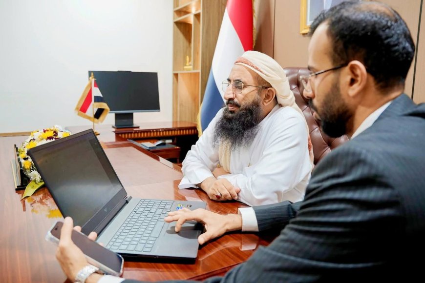 وزير الأوقاف والإرشاد يدشن إصدار أول تأشيرة عمرة لموسم 1448هـ