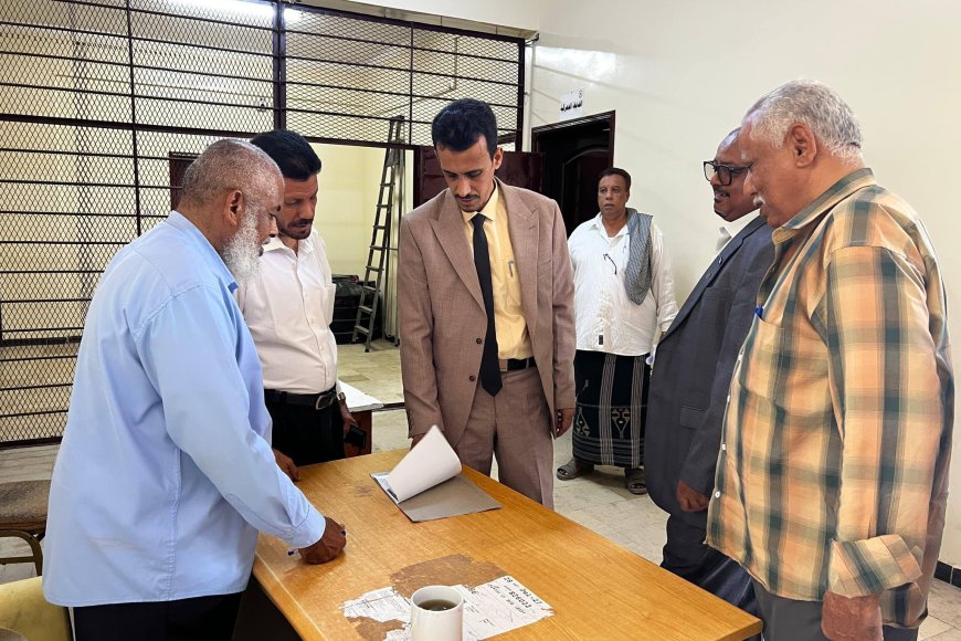 وكيل حضرموت الجيلاني يتفقد مستوى الانضباط الوظيفي في عدد من المرافق الحكومية عقب إجازة عيد الأضحى المبارك