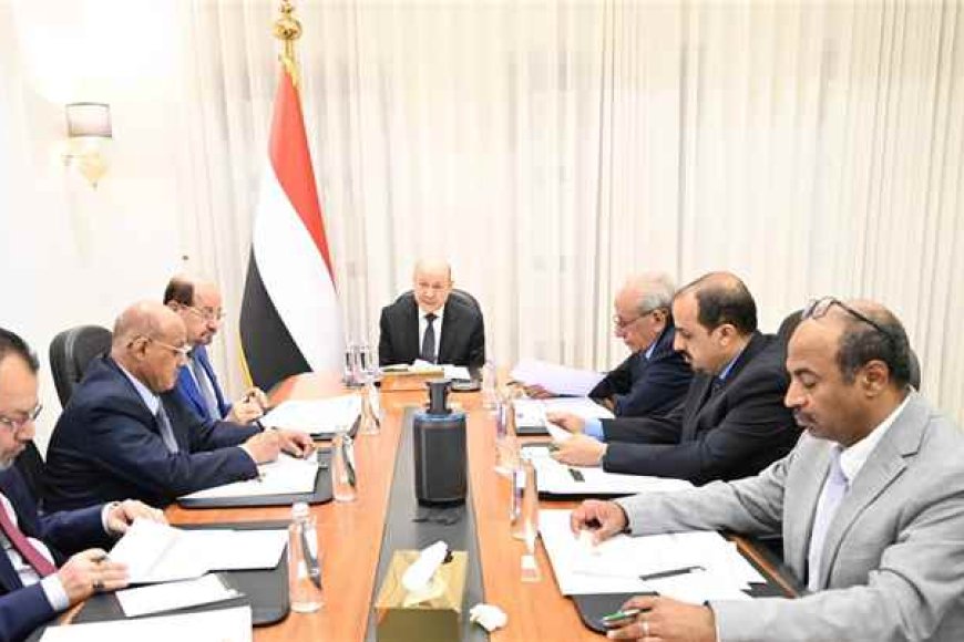 الرئيس العليمي يرأس اجتماعا حكوميا مصغرا لدعم جهود التعافي وانتظام الرواتب وامدادات الخدمات