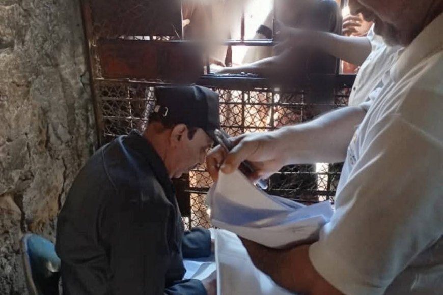 بتوجيهات النائب العام.. رئيس شعبة السجون بالنيابة العامة يتفقد أوضاع الموقوفين في عدد من أماكن الاحتجاز والسجون بتعز ولحج
