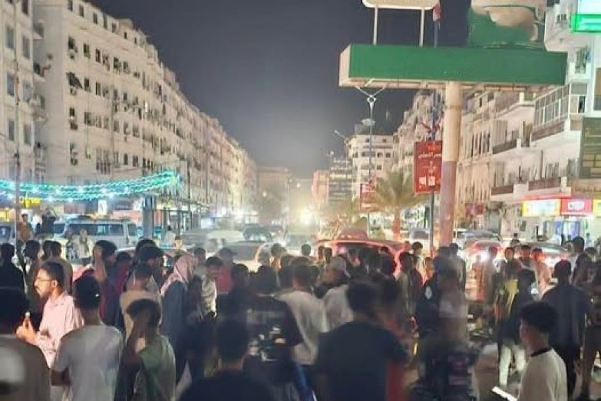 عاجل وبالصورة.. الغليان الشعبي يجتاح المعلا ومحتجون يقطعون الشارع الرئيسي بعدن!