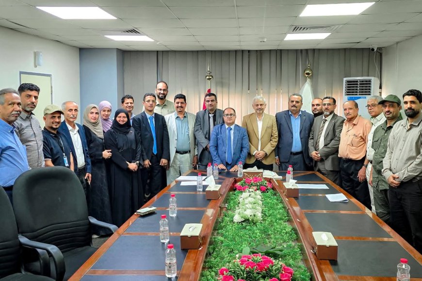 تنفيذاً لقرارات وزير النقل.. إجراء عملية استلام وتسليم لمدير ونائب مدير مطار عدن الدولي