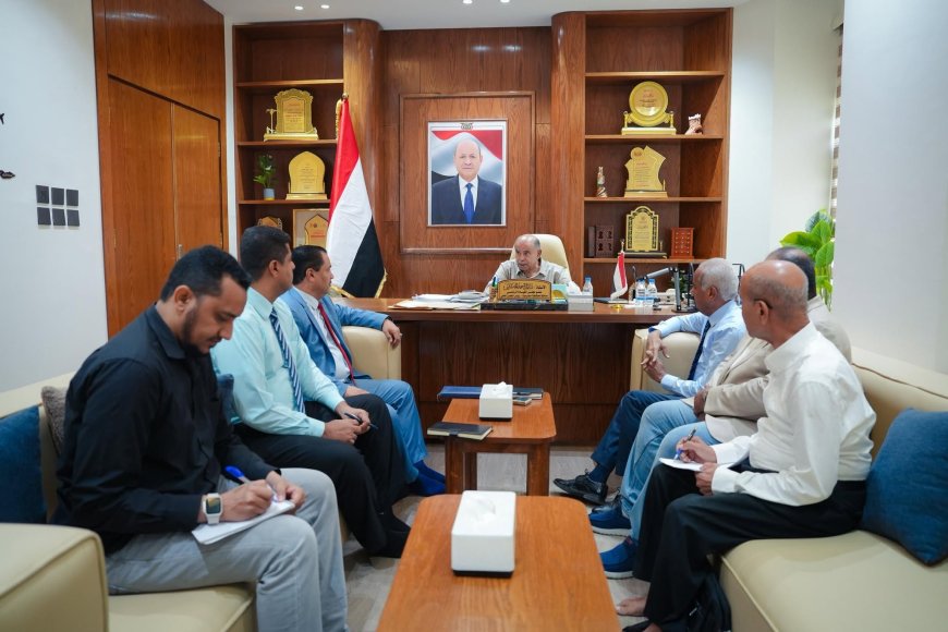 &nbsp;اجتماع برئاسة الخنبشي مع للجنة الفنية لمتابعة مشاريع الطاقة وتحلية المياه مع شركة أكوا العالمية