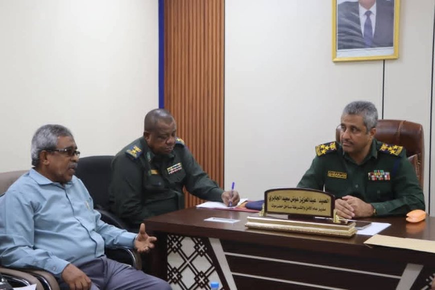 العميد الجابري يبحث مع وفد جامعة حضرموت تعزيز الأمن وحماية الممتلكات العامة