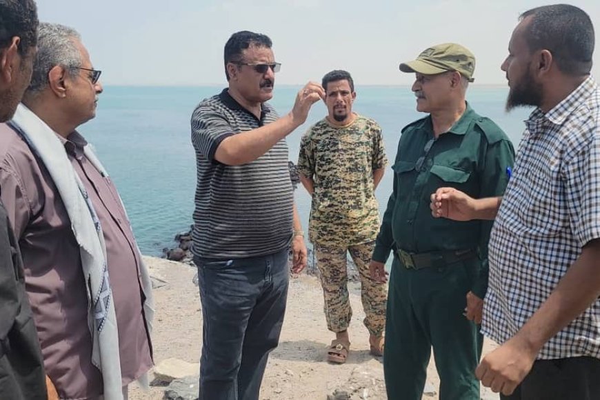 خلال زيارته التفقدية للمنطقة.."الداؤودي" يؤكد على معالجة مشكلة ضعف وانقطاعات المياه بمنطقة فقم في مديرية البريقة