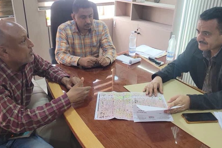 طالب برفع دراسة لمشروع إعادة تأهيل الشبكة بالكورنيش..الداؤودي: حريصون على معالجة مشكلة طفح مياه الصرف الصحي في كورنيش كود النمر بالبريقة