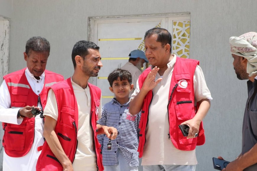 الأمين العام المساعد للشؤون الصحية يزور المركز الصحي للهلال الأحمر اليمني فرع المهرة للاطلاع على جاهزيته قبل التشغيل