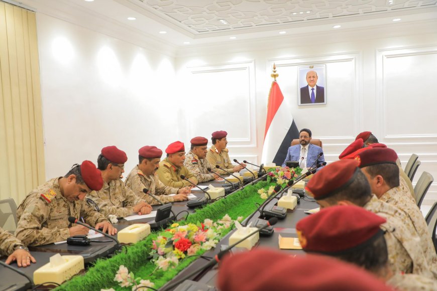 مأرب ترفع مستوى الجاهزية القتالية عقب اجتماع عسكري برئاسة العرادة