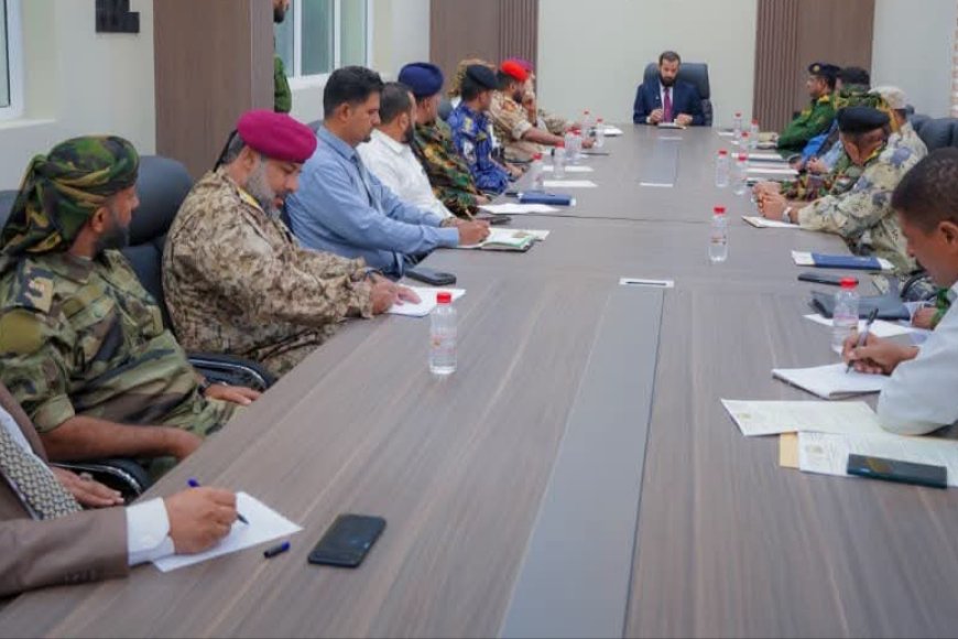 محافظ أبين يترأس اجتماع اللجنة الأمنية ويشدد على رفع الجاهزية الأمنية وفرض هيبة الدولة