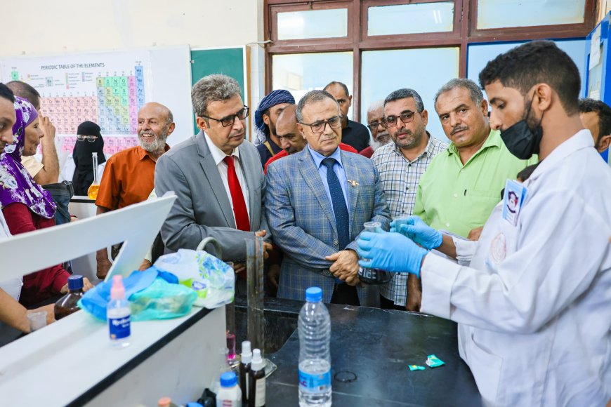 رئيس جامعة عدن يشهد اليوم العلمي المفتوح بكلية العلوم