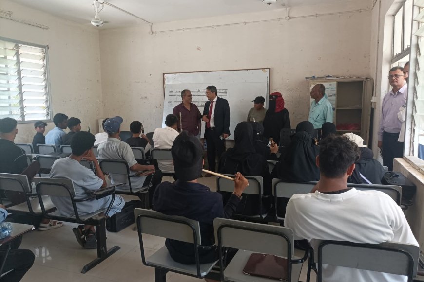 وزير الثقافة والسياحة يقوم بزيارة تفقدية لمعهد جميل غانم للفنون الجميلة للاطلاع على سير العمل الاكاديمي داخل المعهد .