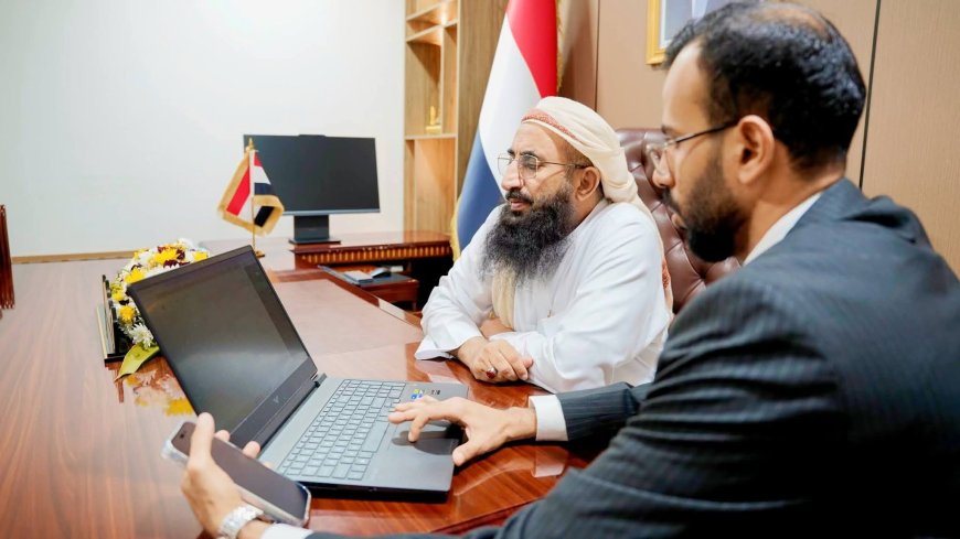 وزير الأوقاف والإرشاد يدشن إصدار أول تأشيرة عمرة لموسم 1448هـ