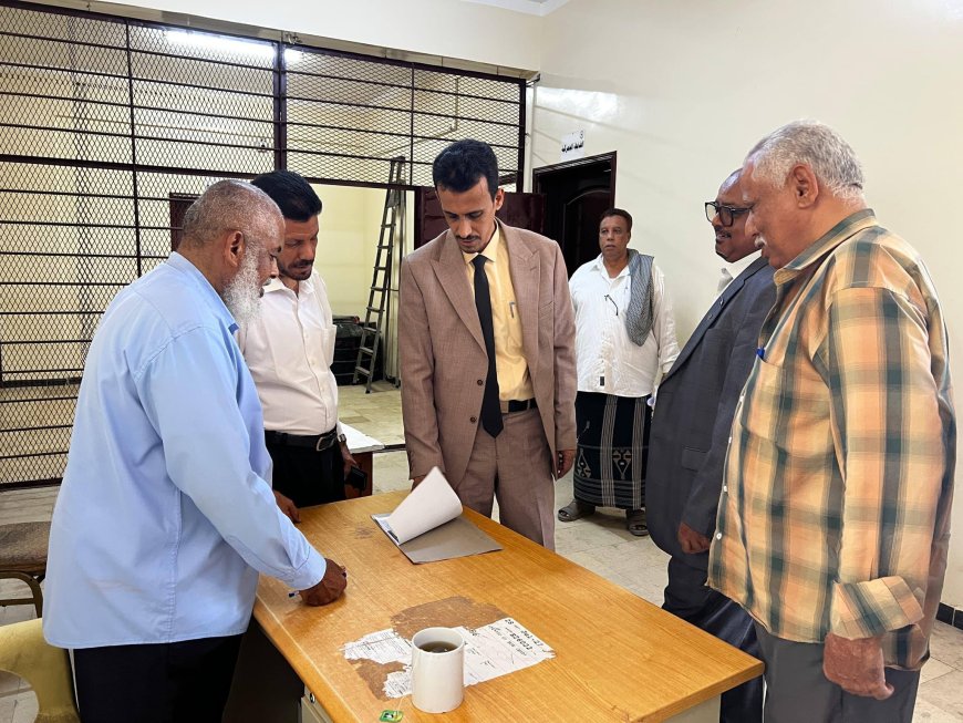 وكيل حضرموت الجيلاني يتفقد مستوى الانضباط الوظيفي في عدد من المرافق الحكومية عقب إجازة عيد الأضحى المبارك