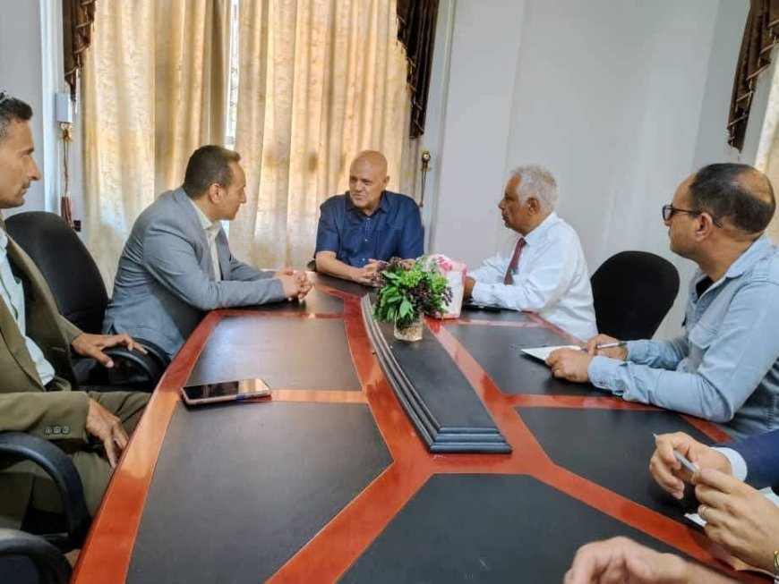 محافظ تعز  يزور الجهاز المركزي للرقابة والمحاسبة ويؤكد على تعزيز الشفافية وحماية المال العام 