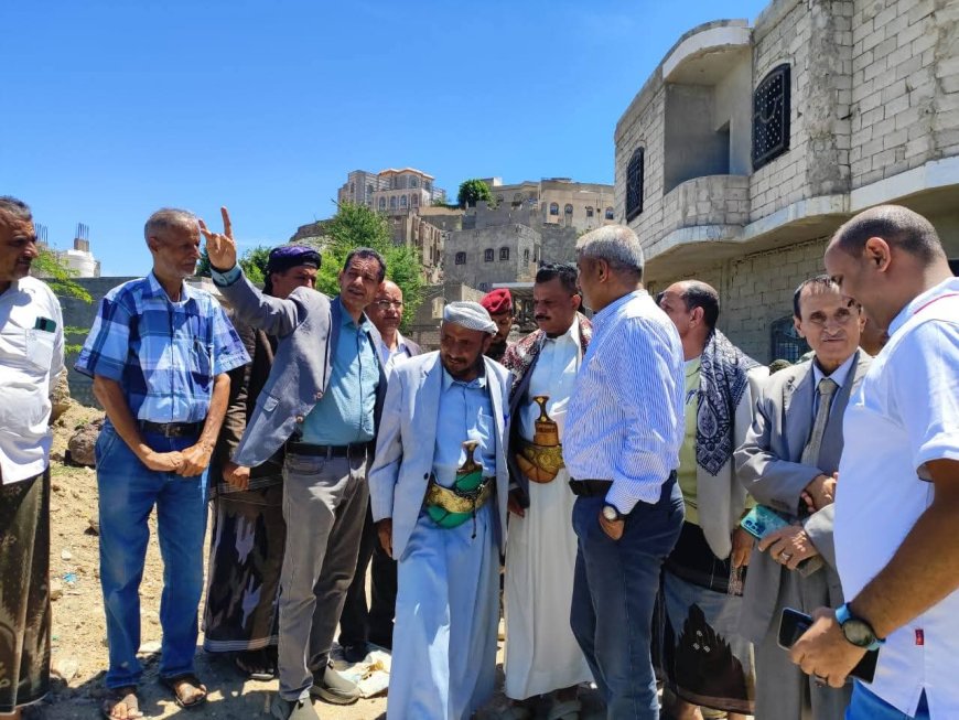 وكيل محافظة تعز يتفقد مشروع الصرف الصحي في وادي التبدد ويوجه بحماية أراضي الدولة